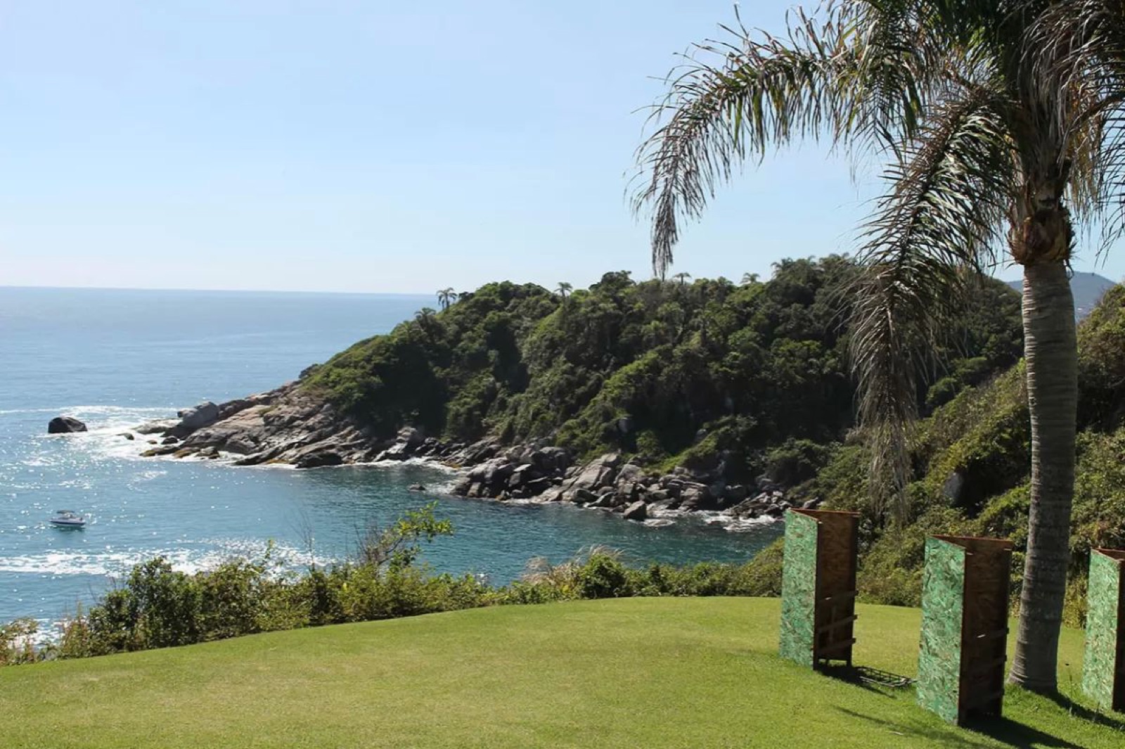 Ponta do Estaleiro, no Araçá
